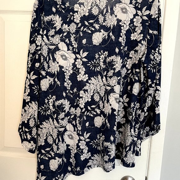 Mr. Max, blue and white floral blouse - Picture 5 of 6